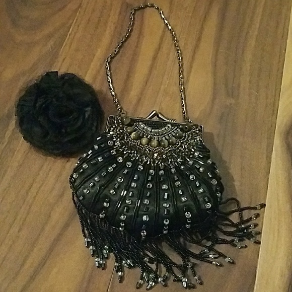 unknown Handbags - Small vintage look beaded handbag in black